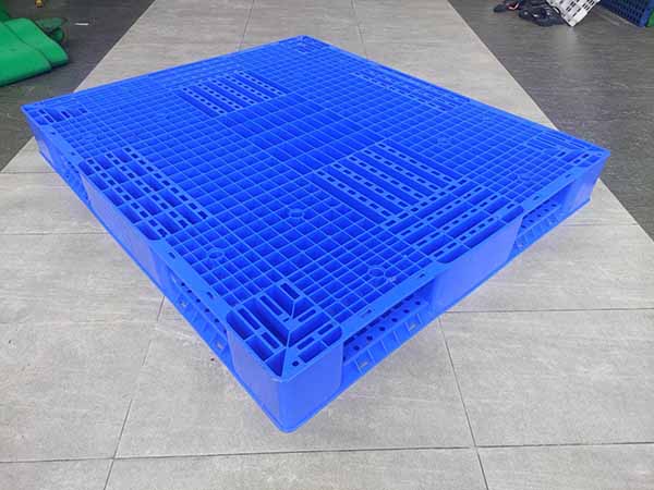 Pallet nhua 1100x1300x150mm 2 mat