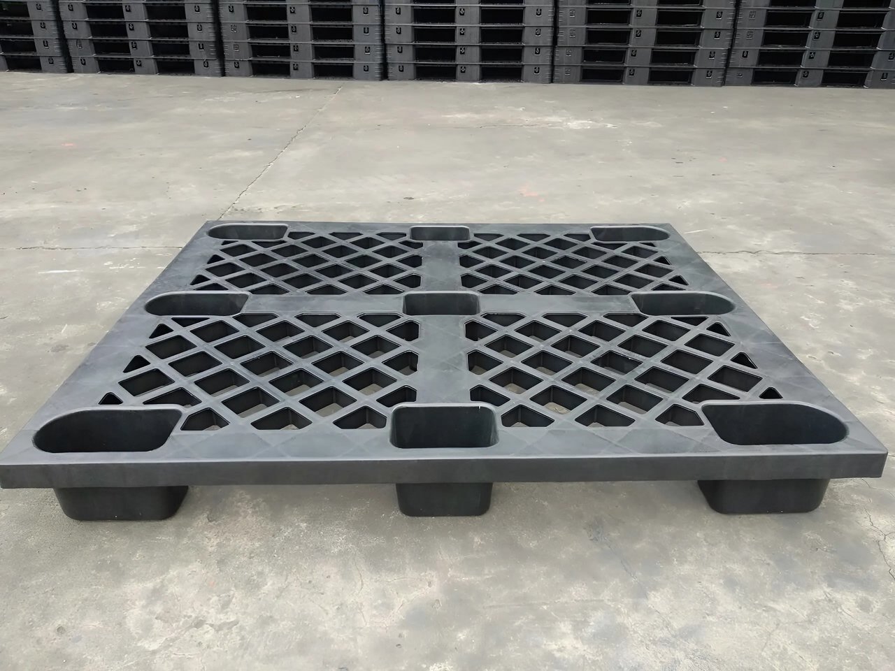 pallet nhua coc 1100x1100x140mm anh 1
