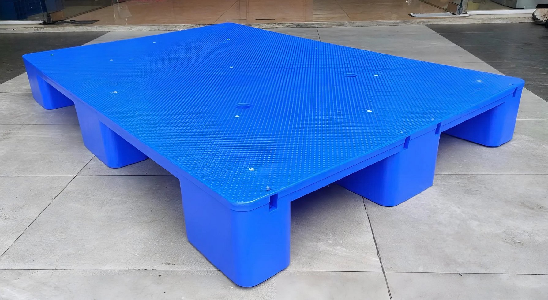 Các loại pallet nhựa dành cho xe nâng