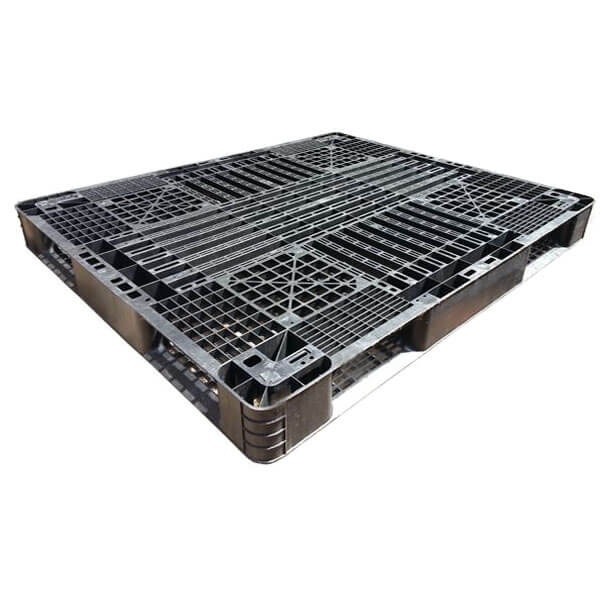 Pallet Nhựa Xám có thể chịu tải trọng lớn và có đặc tính chống thấm nước